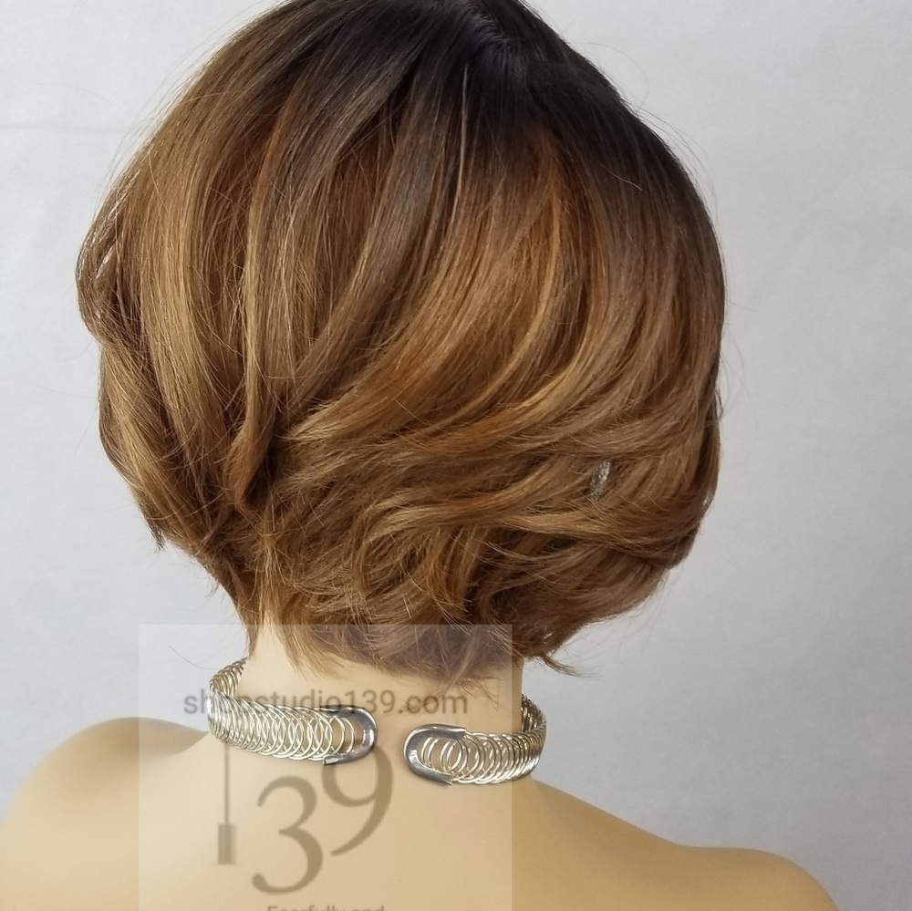Ombre Dark Root Bob cut wig - Picture 2 of 3